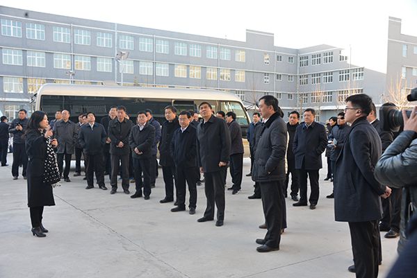 安陽市委書記李公樂，市長王新偉等市四大班子領(lǐng)導(dǎo)蒞臨金秋照明考察觀摩